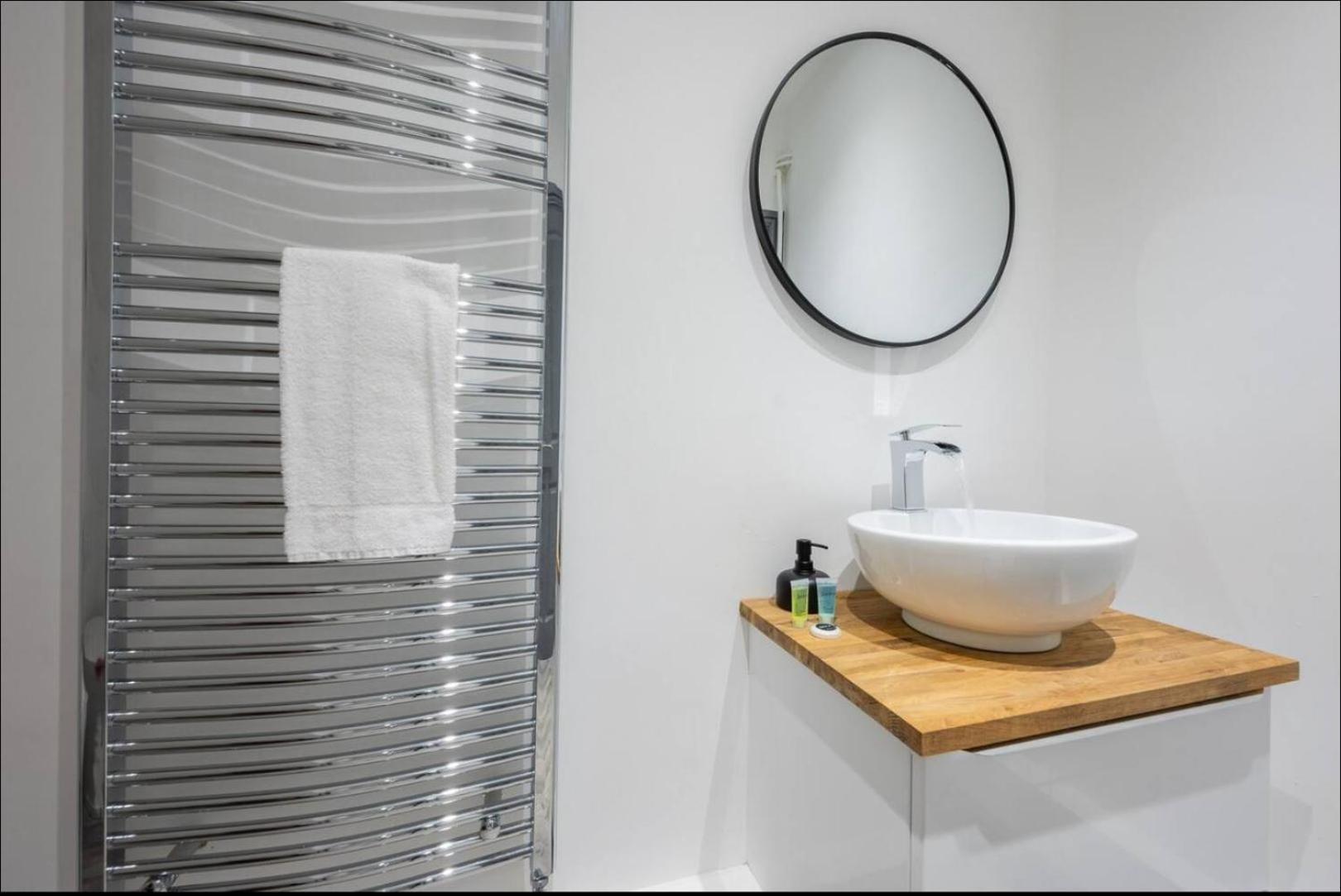Stunning One Bedroom Apartments Near Shops & Central Cardiff Zewnętrze zdjęcie