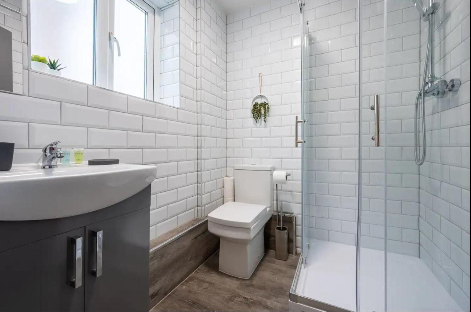 Stunning One Bedroom Apartments Near Shops & Central Cardiff Zewnętrze zdjęcie