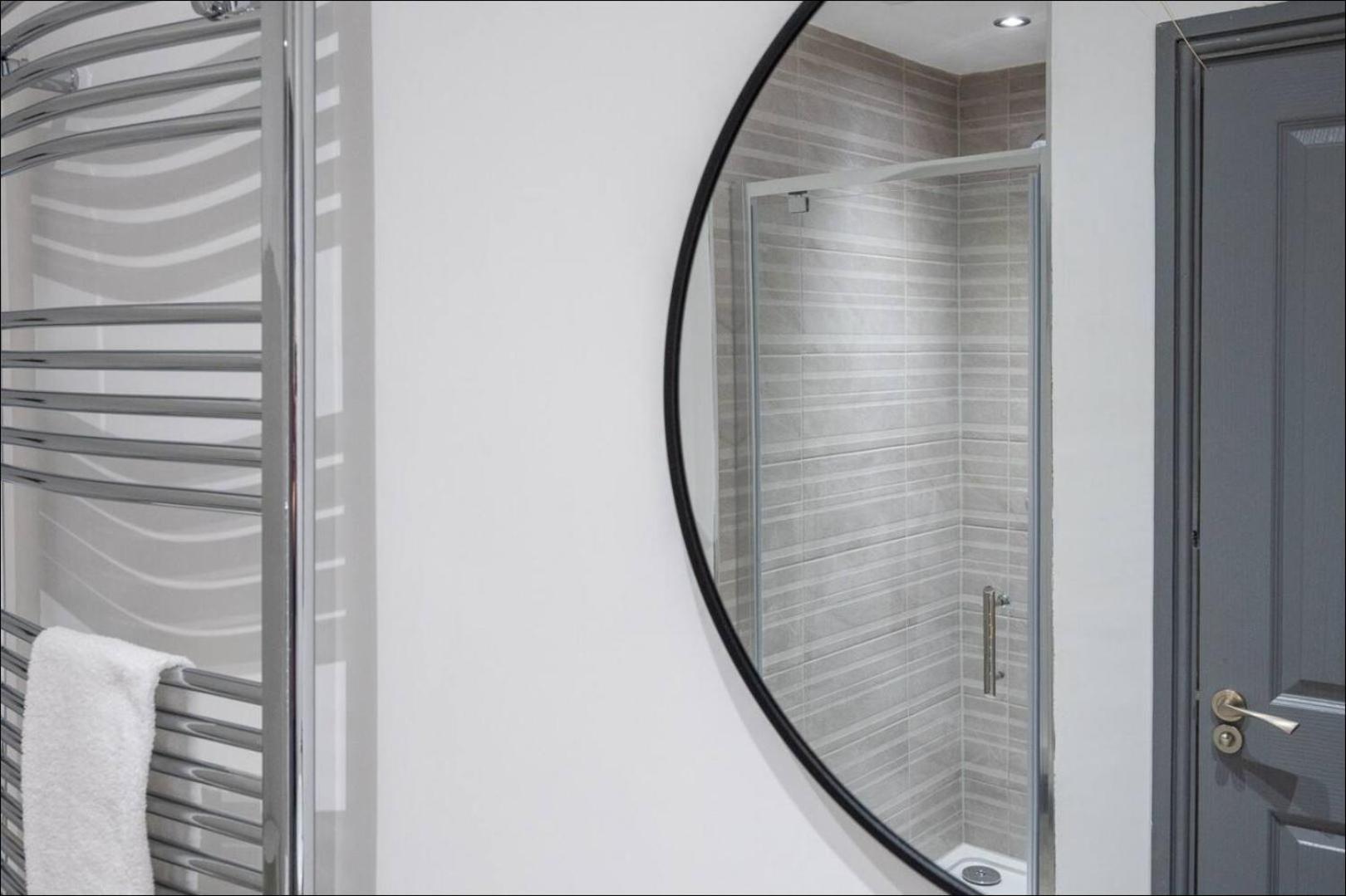 Stunning One Bedroom Apartments Near Shops & Central Cardiff Zewnętrze zdjęcie