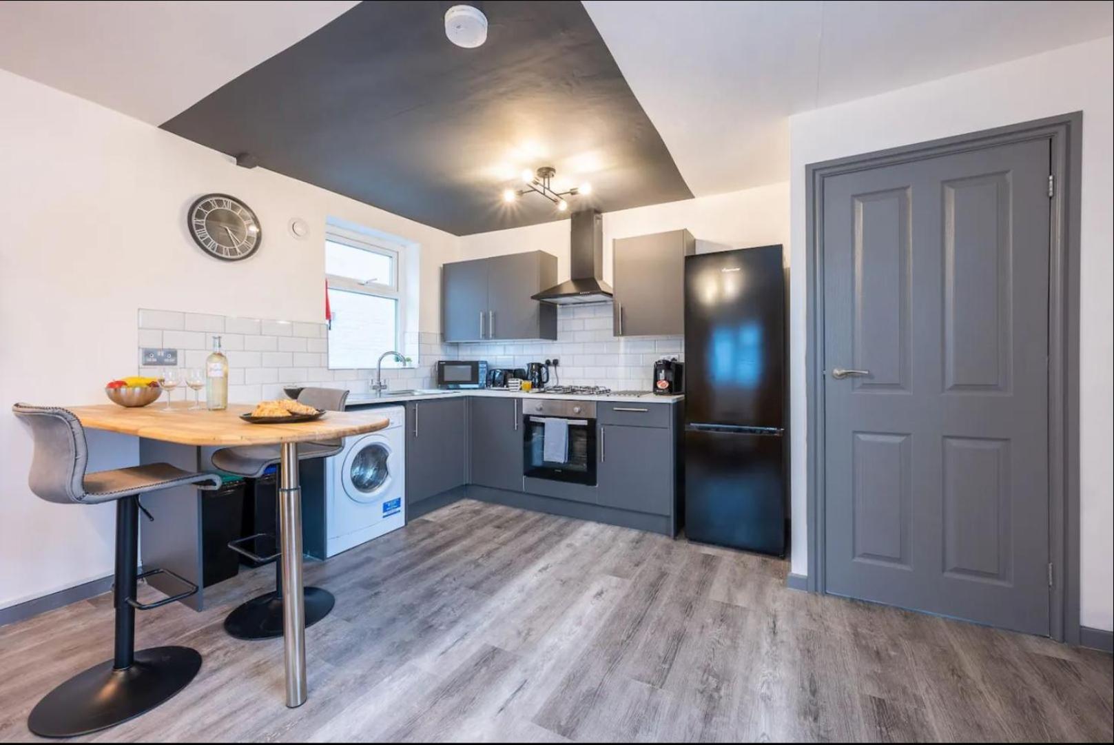 Stunning One Bedroom Apartments Near Shops & Central Cardiff Zewnętrze zdjęcie